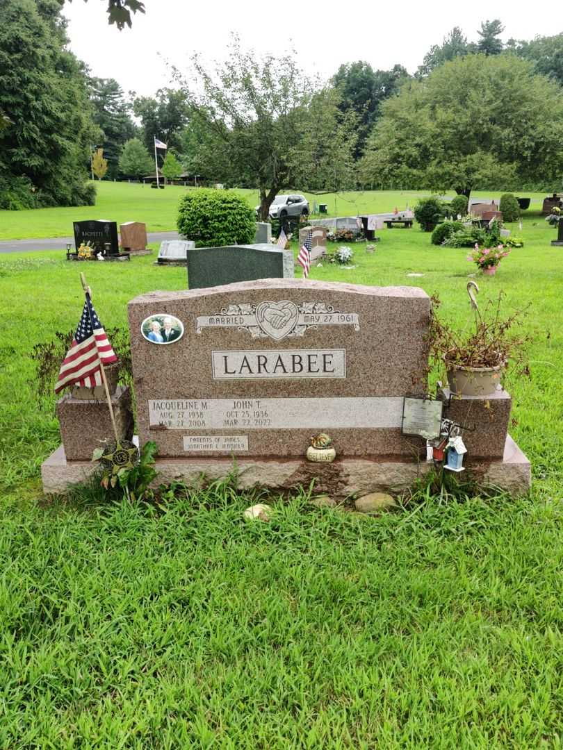 Jacqueline M. Larabee's grave. Photo 1