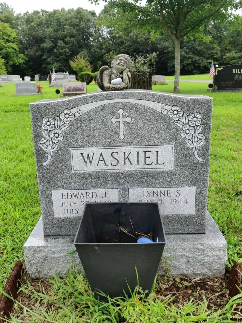 Edward J. Waskiel's grave. Photo 1