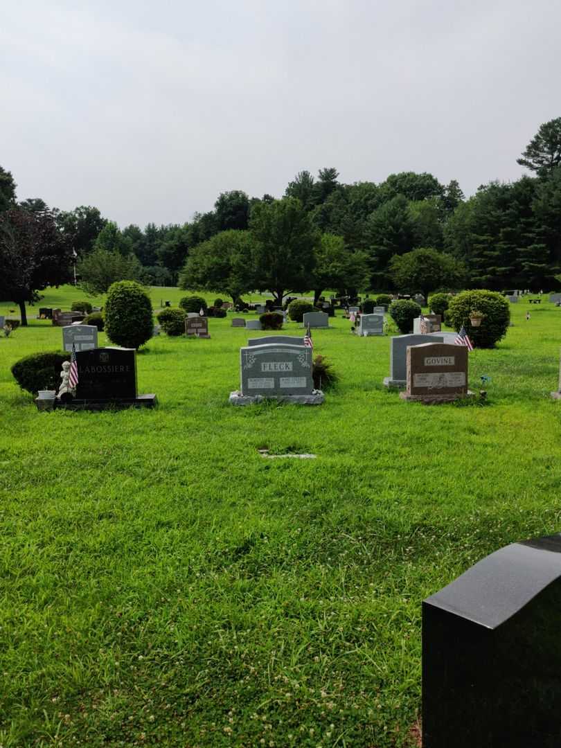 Paul Fleck Junior's grave. Photo 2