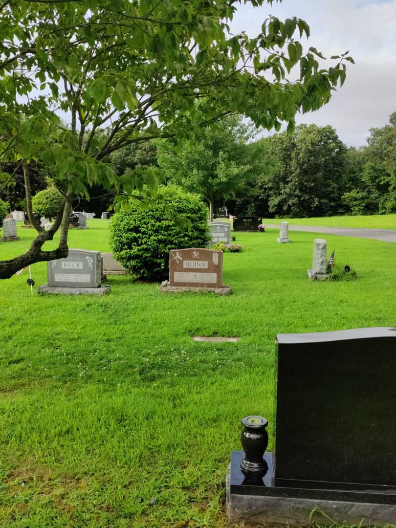 Robert M. Quinn's grave. Photo 2