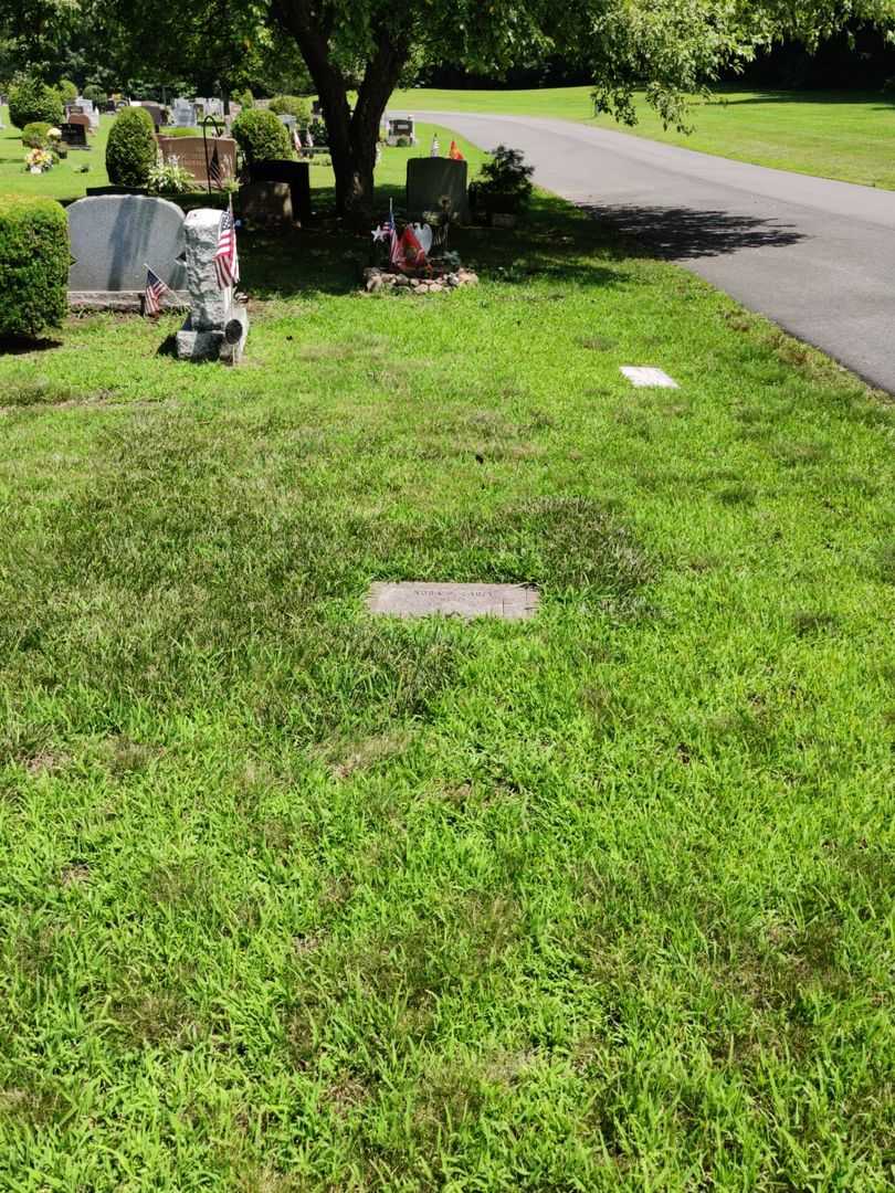 Nora P. "Wuzzy" Carey's grave. Photo 2