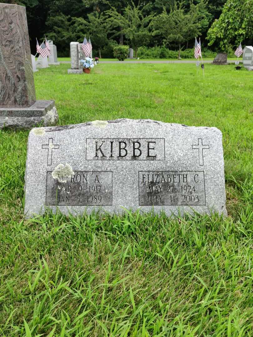 Elizabeth C. Kibbe's grave. Photo 1