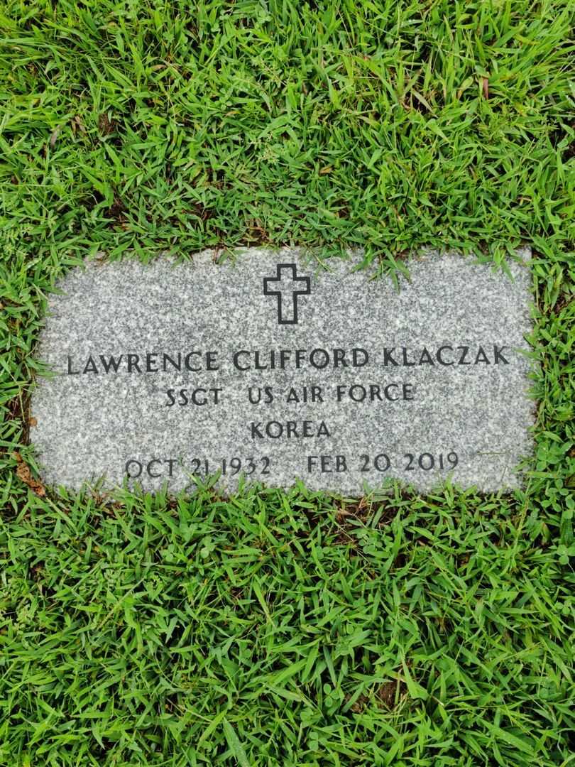 Lawrence Clifford Klaczak's grave. Photo 3