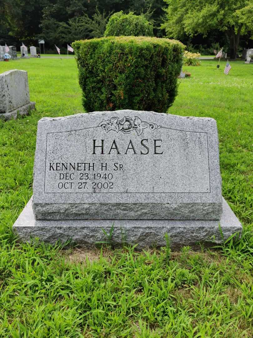 Kenneth H. Haase Senior's grave. Photo 1