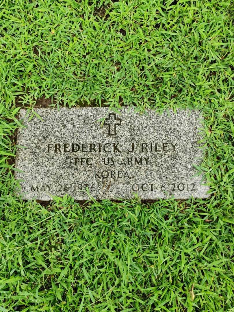 Frederick J. Riley's grave. Photo 3