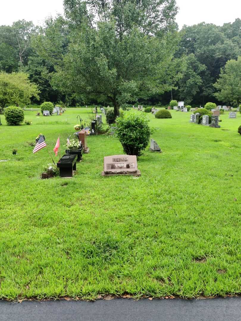 Joseph S. Richard's grave. Photo 2