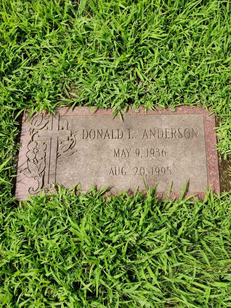 Donald L. Anderson's grave. Photo 1