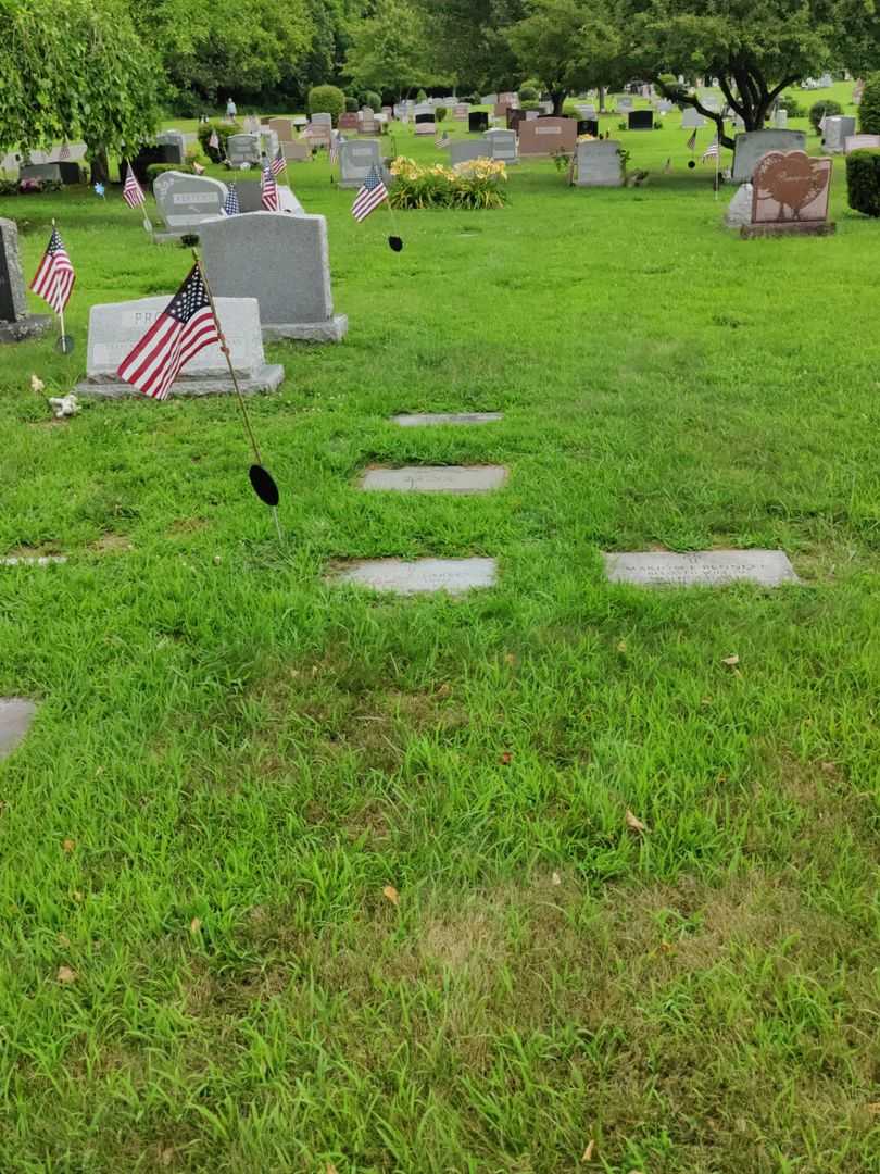 Wesley S. Varley's grave. Photo 2