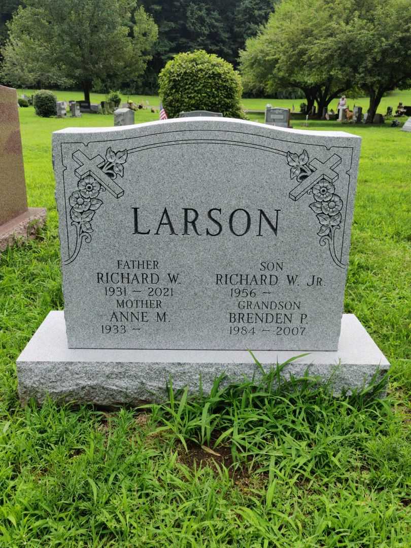 Brenden P. Larson's grave. Photo 1