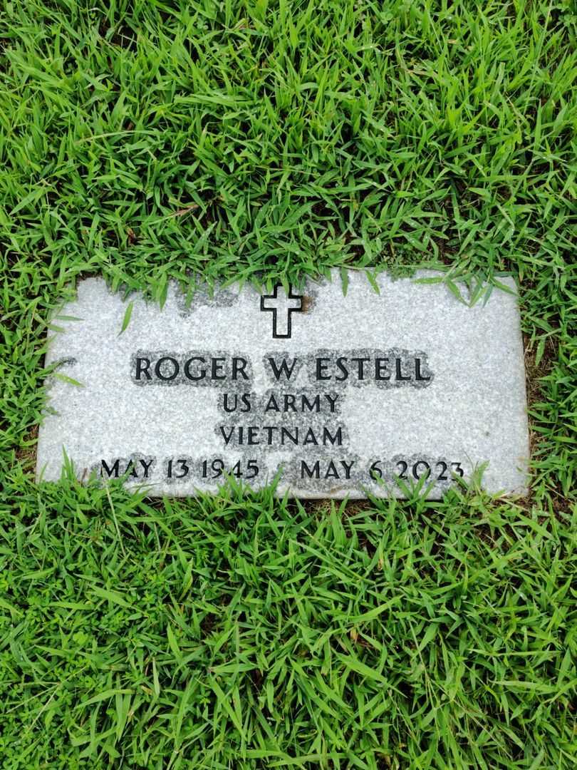 Roger W. Estell's grave. Photo 3
