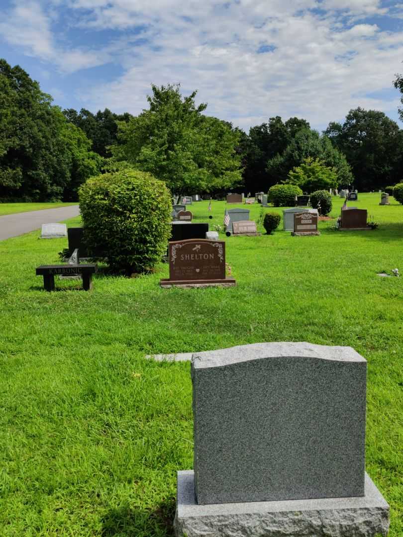Ray Vaughn Shelton's grave. Photo 2