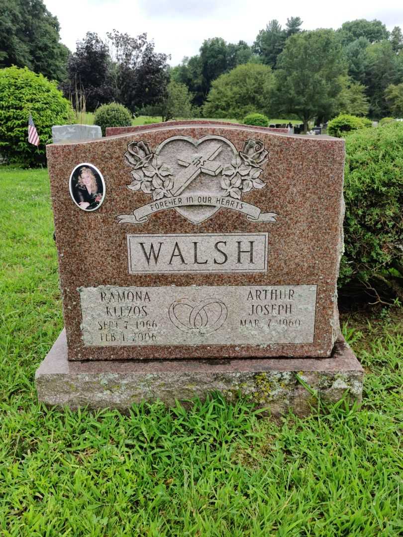 Ramona Walsh Klezos's grave. Photo 1