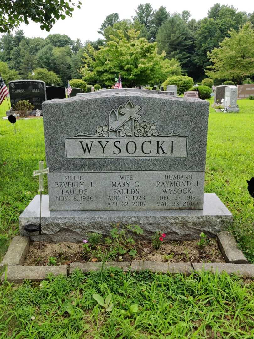 Mary G. Faulds Wysocki's grave. Photo 1