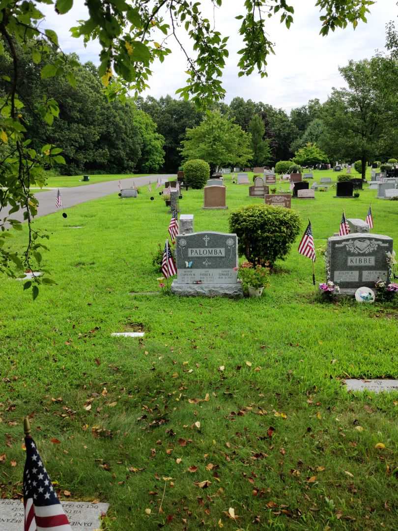 Carolyn M. Palomba's grave. Photo 2