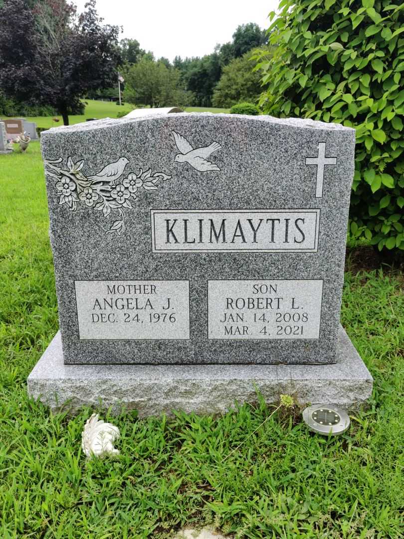 Robert L. Klimaytis's grave. Photo 1