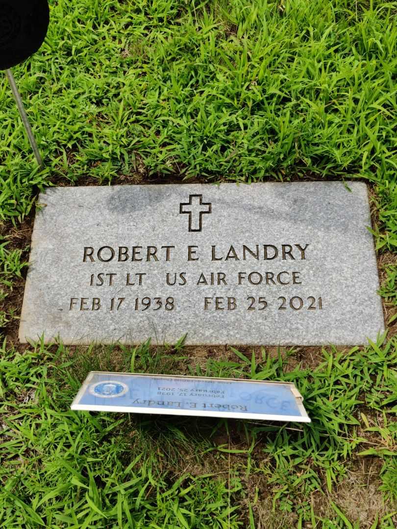 Robert E. Landry's grave. Photo 1