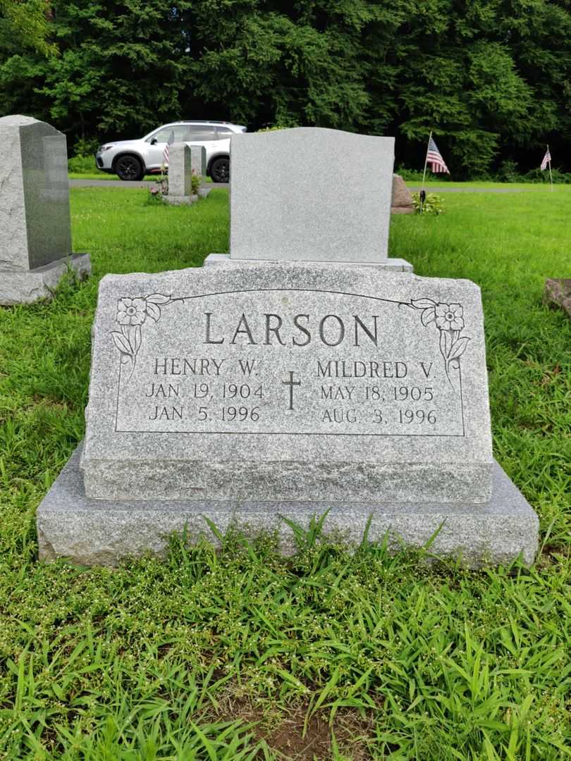 Mildred V. Larson's grave. Photo 1