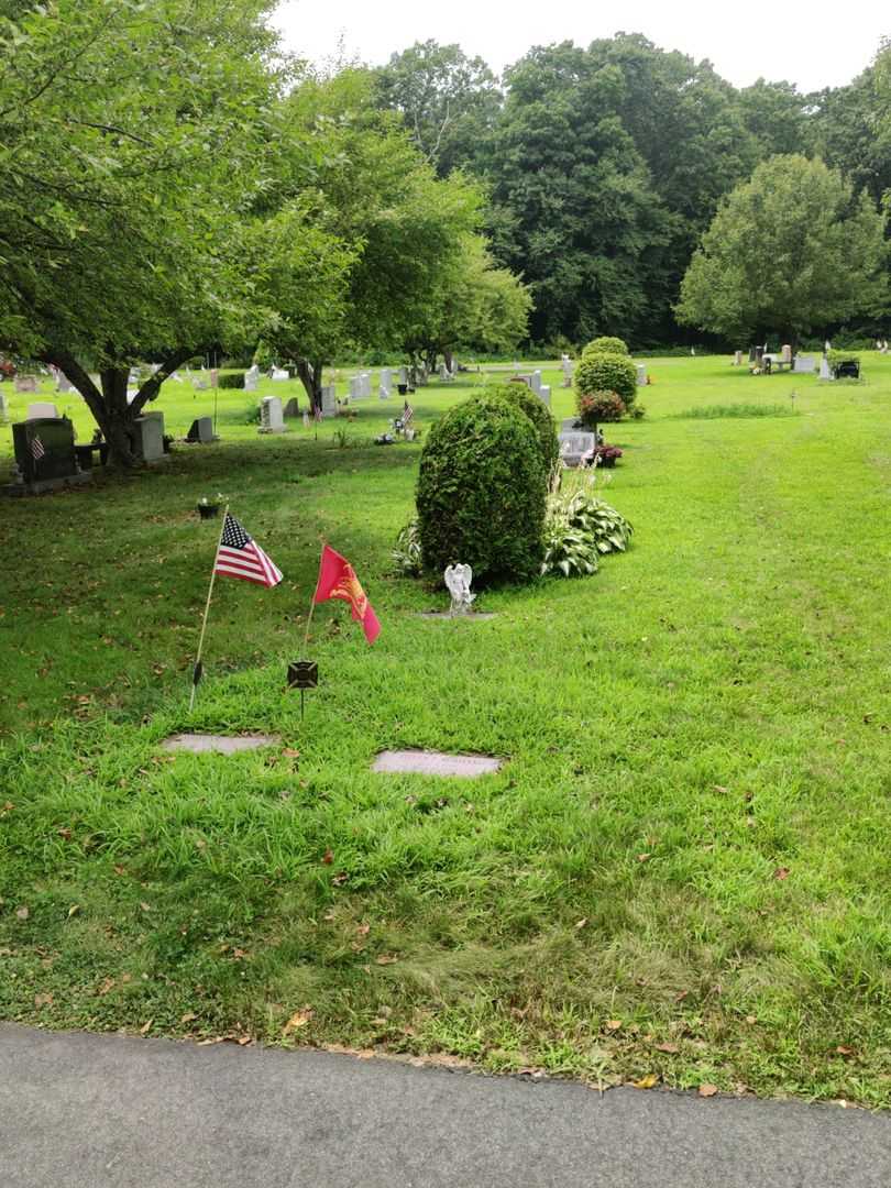 Wendy A. Schiessl's grave. Photo 4