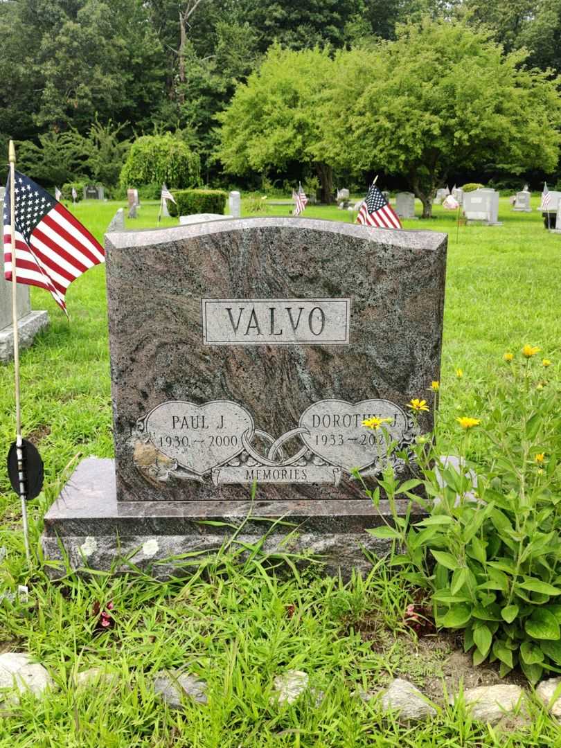 Paul J. Valvo's grave. Photo 1