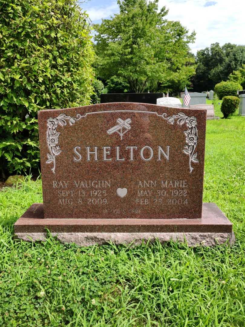 Ray Vaughn Shelton's grave. Photo 1
