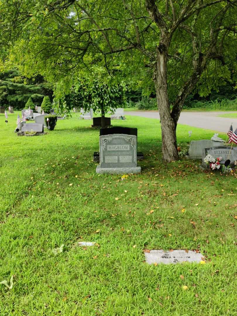 Eva E. Hagblom's grave. Photo 2