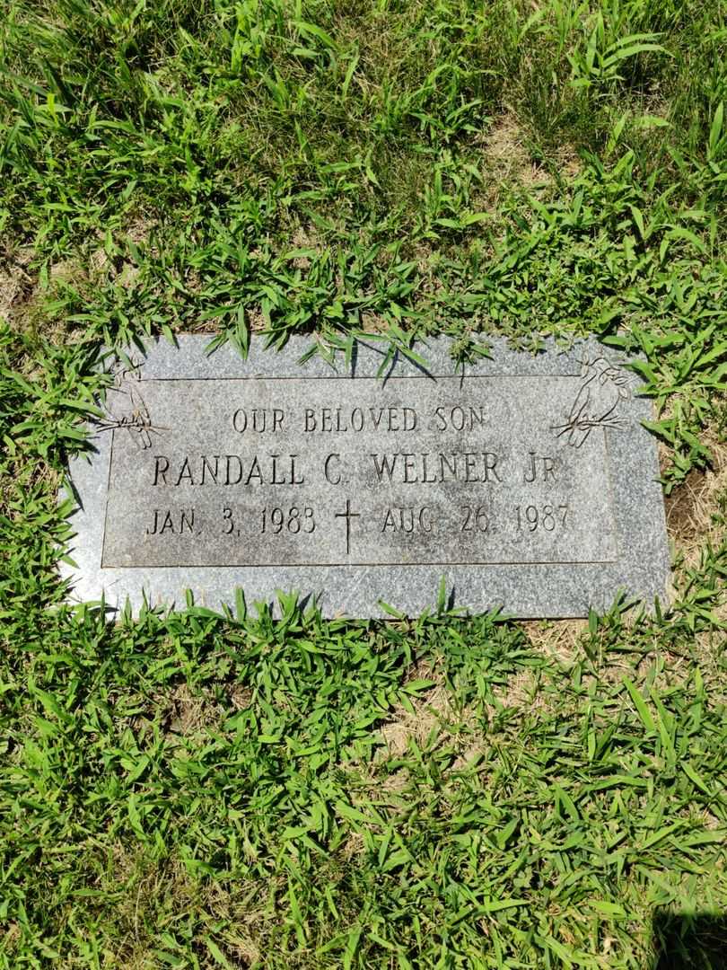 Randall C. Welner Junior's grave. Photo 1