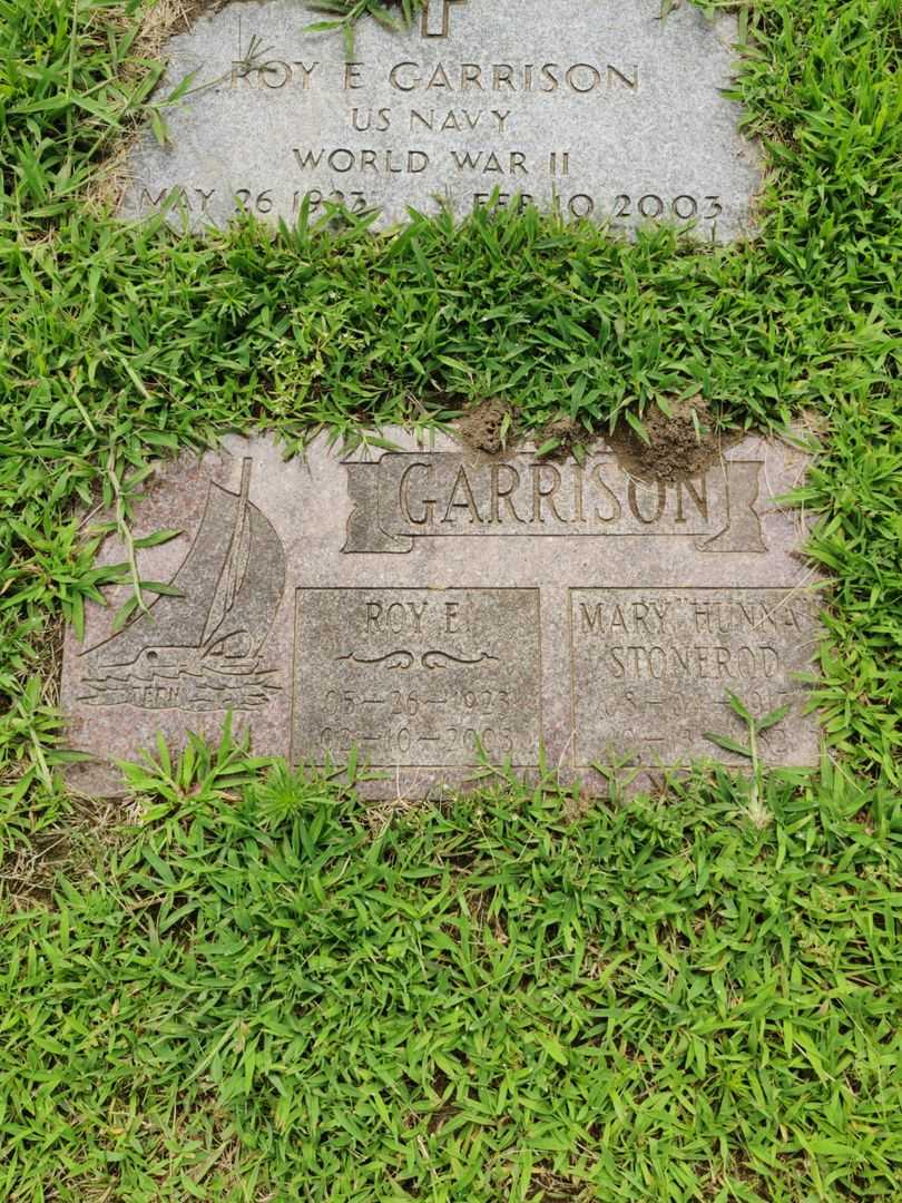 Roy E. Garrison's grave. Photo 1
