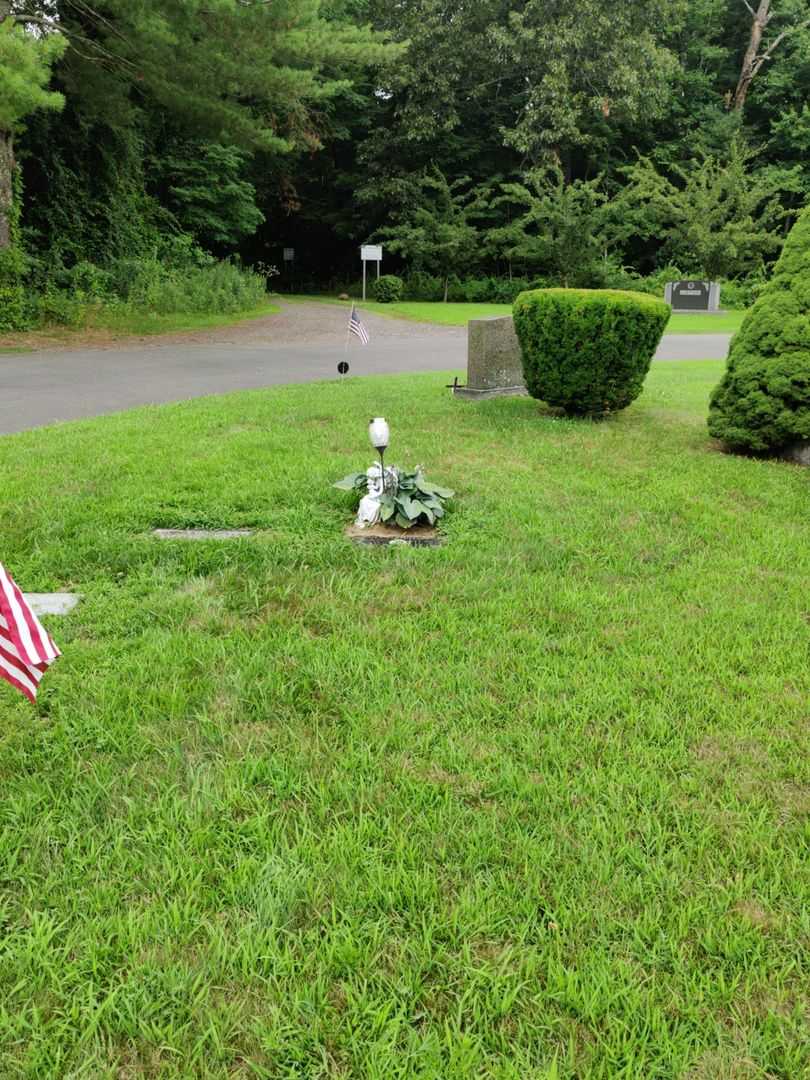 Scott Lee Oliver Second's grave. Photo 2