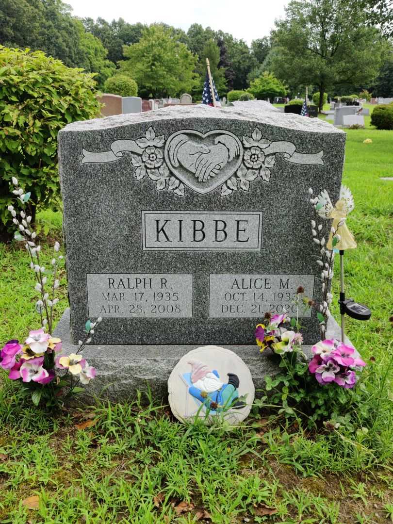 Ralph R. Kibbe's grave. Photo 1
