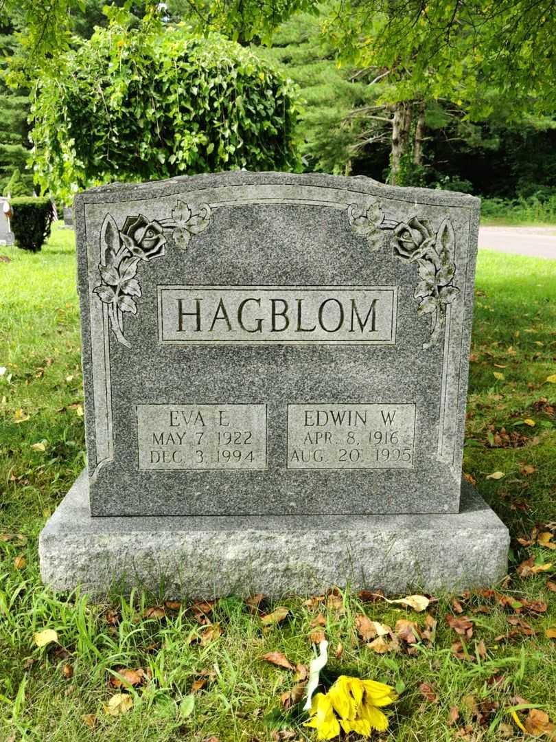 Eva E. Hagblom's grave. Photo 1