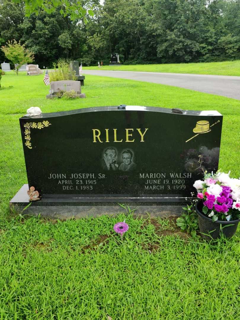 Marion Walsh Riley's grave. Photo 1