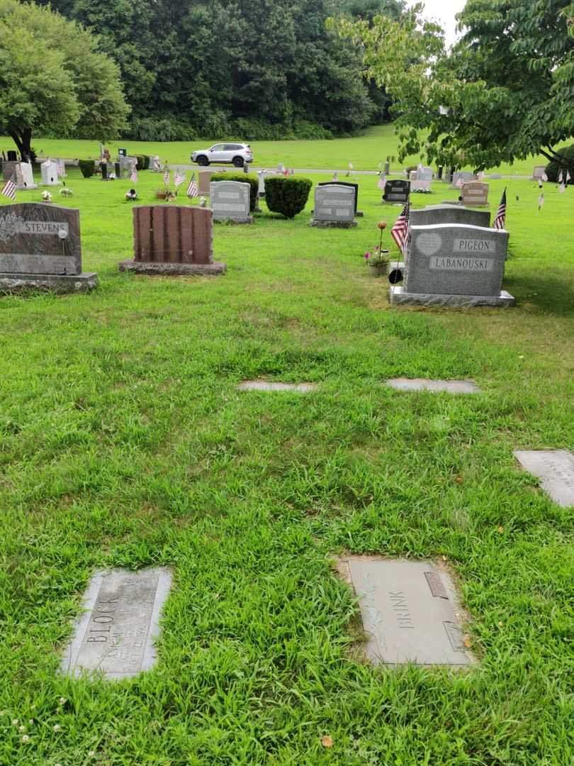John P. Labanouski's grave. Photo 2