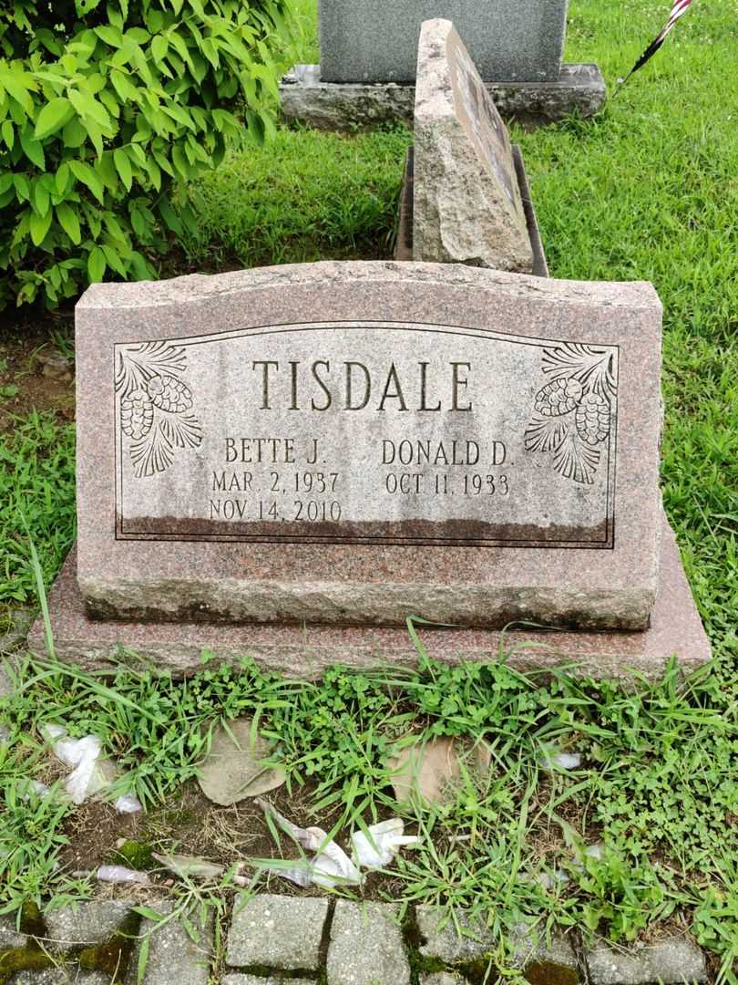 Bette J. Tisdale's grave. Photo 1