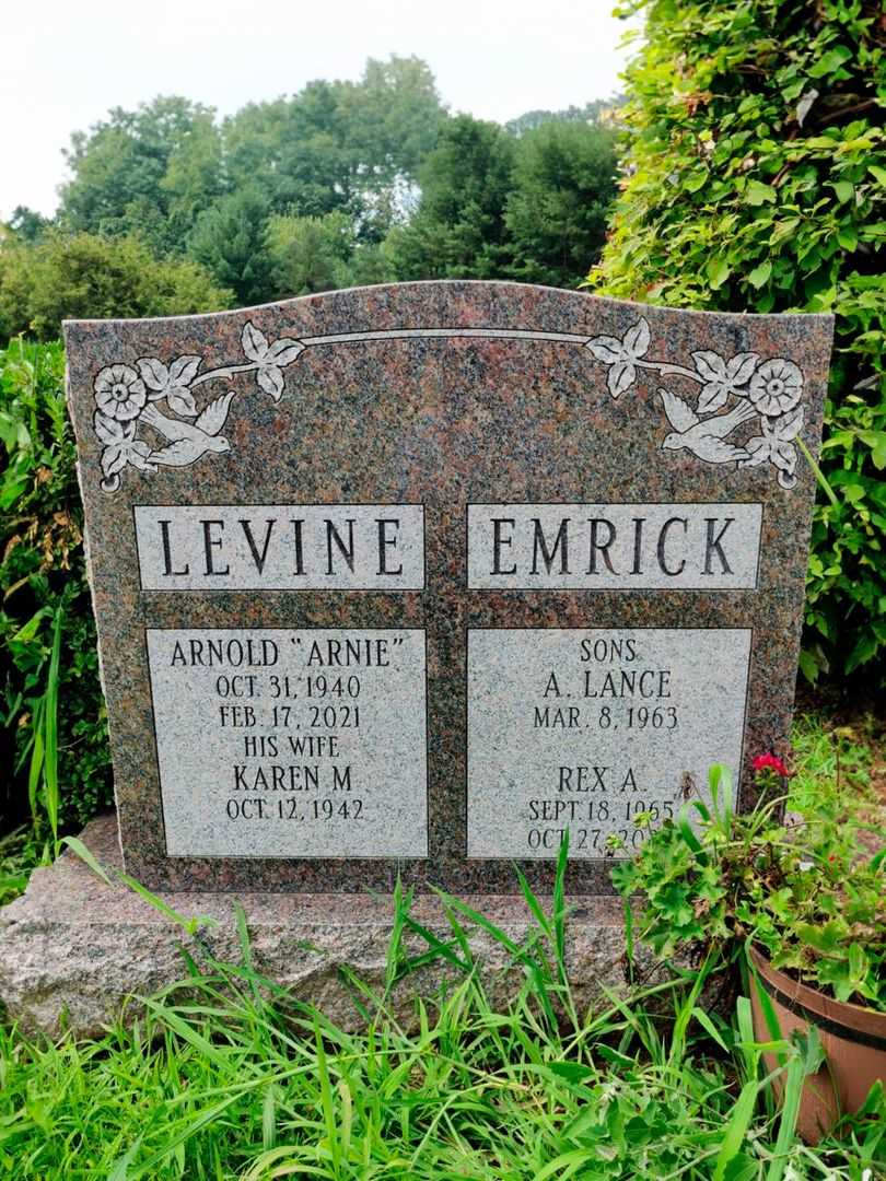 Rex A. Emrick's grave. Photo 1
