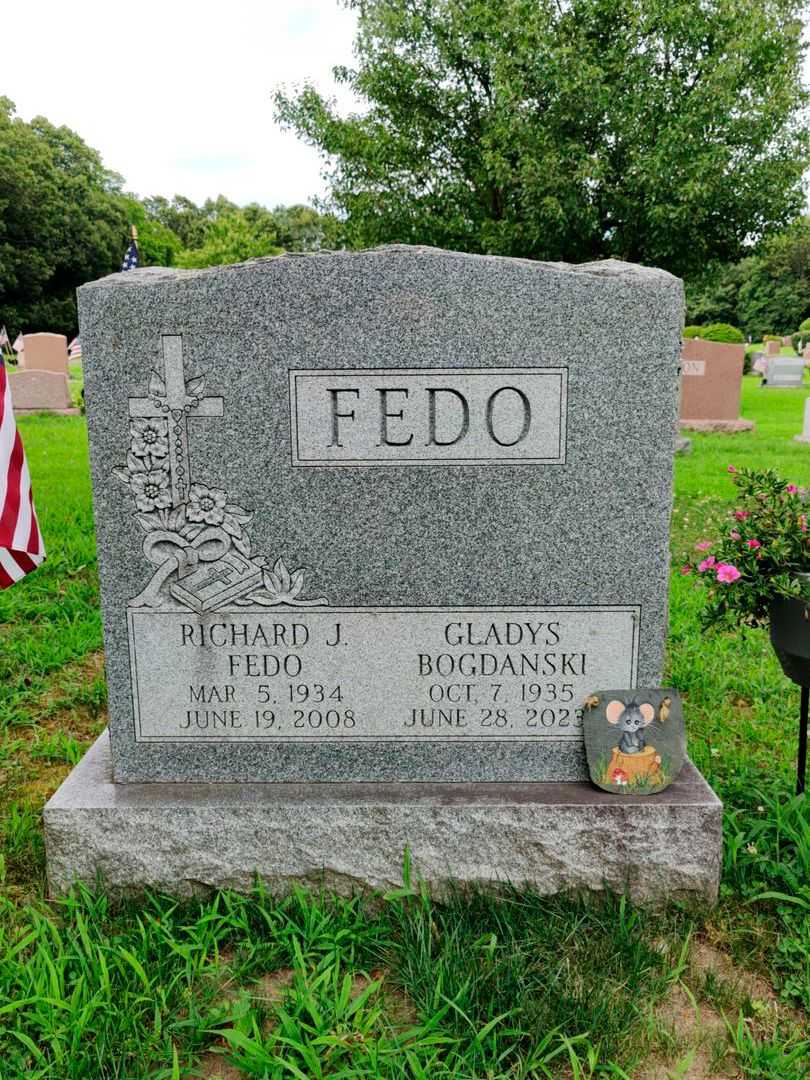 Richard J. Fedo's grave. Photo 1