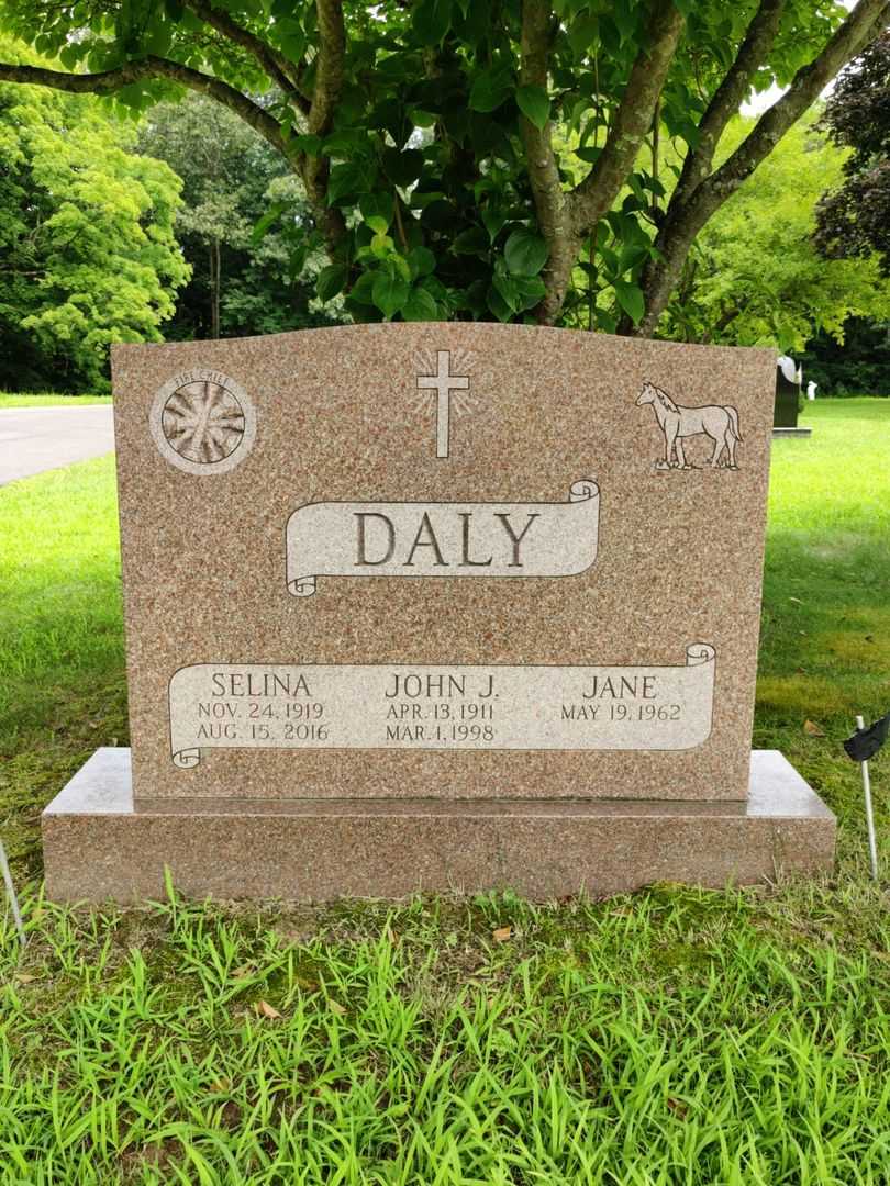 Selina Daly's grave. Photo 1