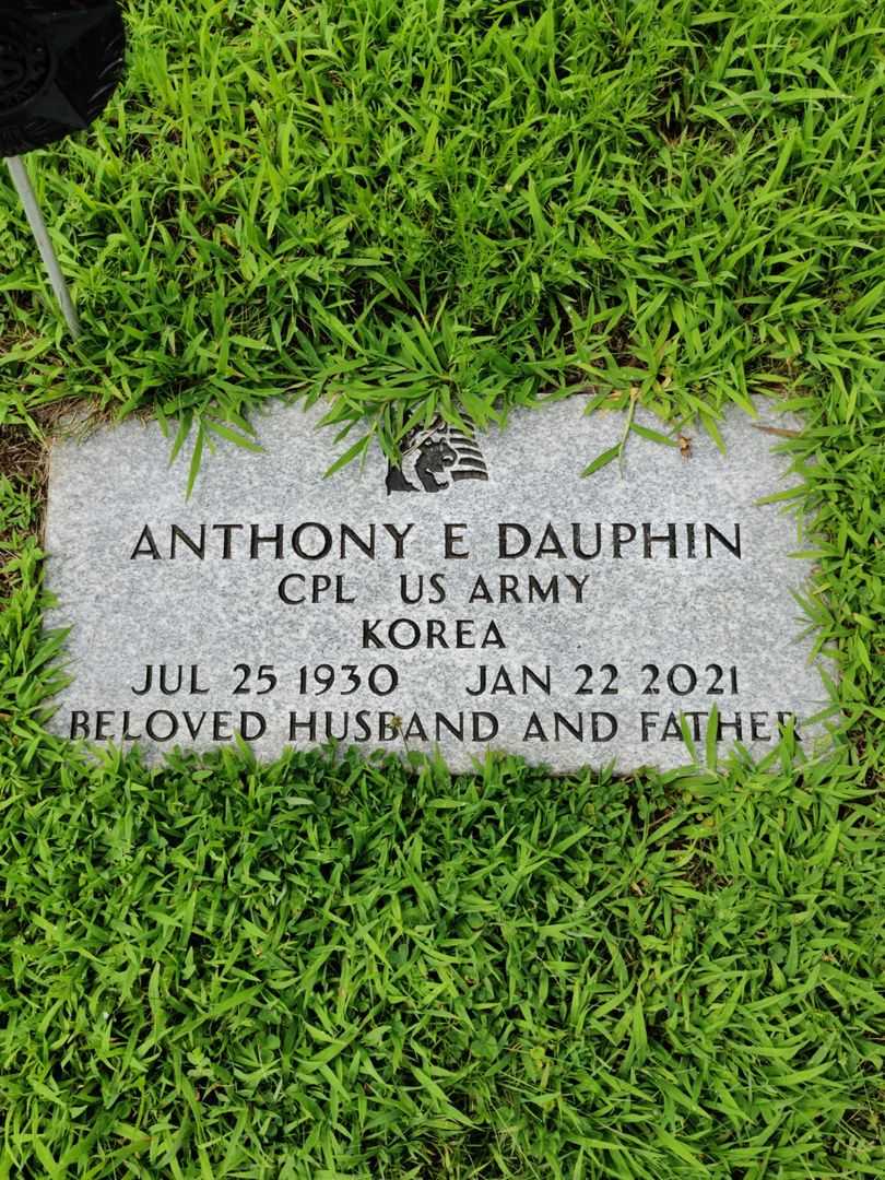 Eva M. Dauphin's grave. Photo 4