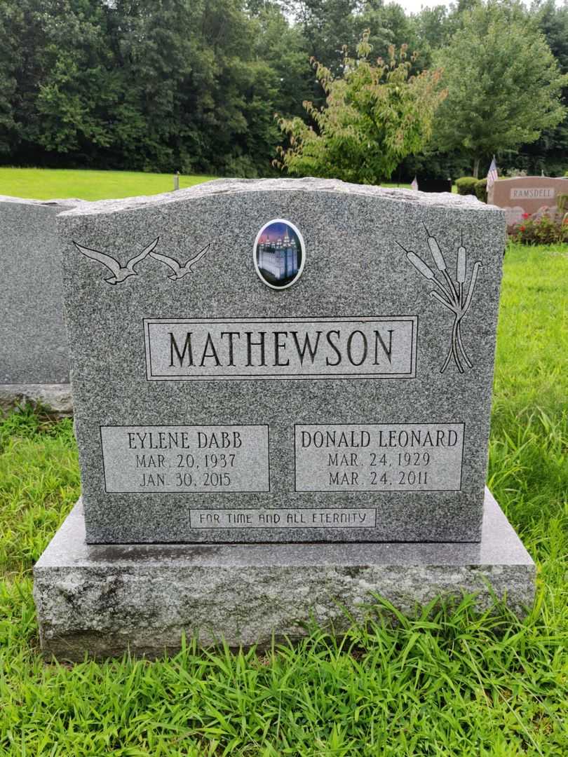 Eylene Dabb Mathewson's grave. Photo 1