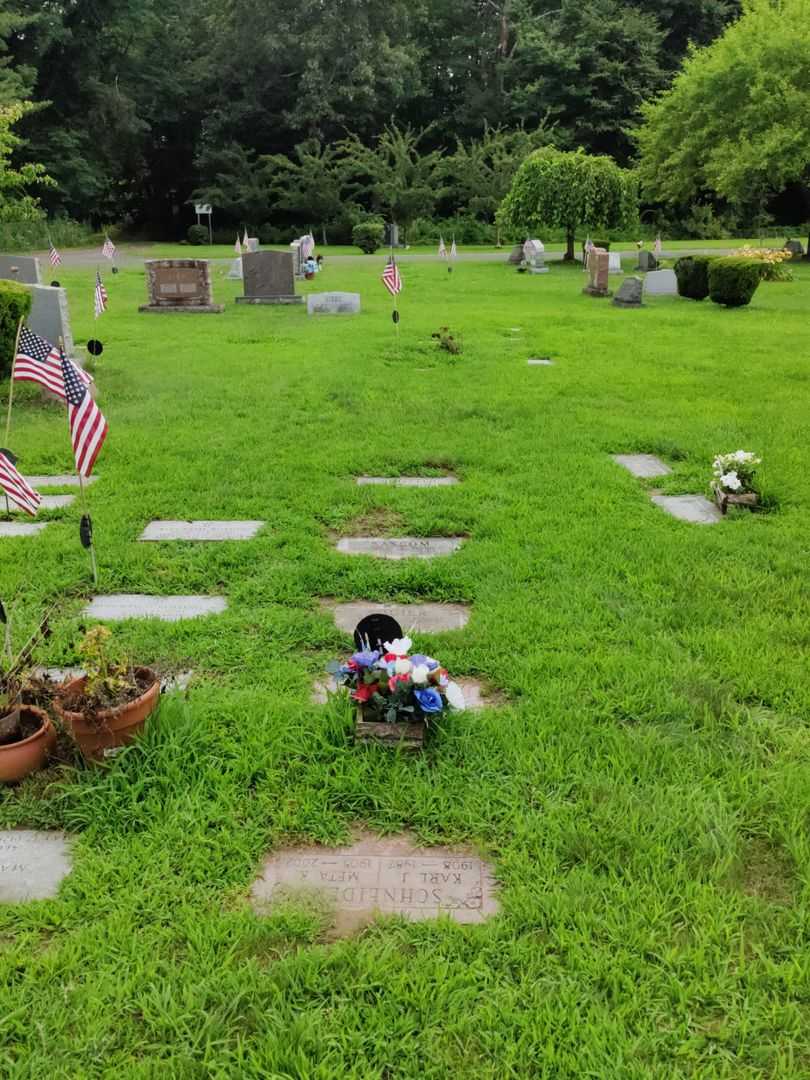 Kenneth O. Bascom's grave. Photo 2