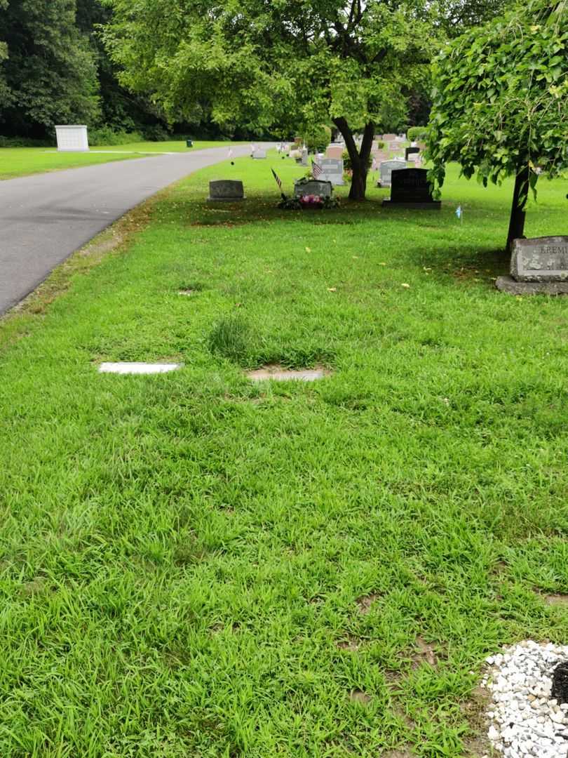 Bernard P. Underwood's grave. Photo 2
