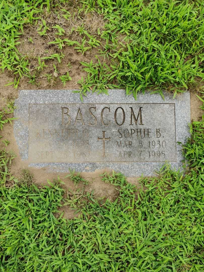 Kenneth O. Bascom's grave. Photo 1