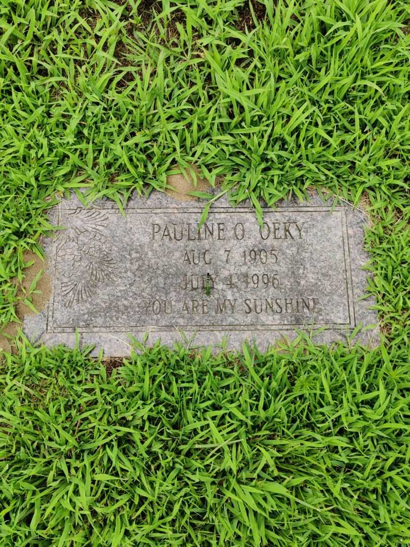 Pauline O. Oeky's grave. Photo 1