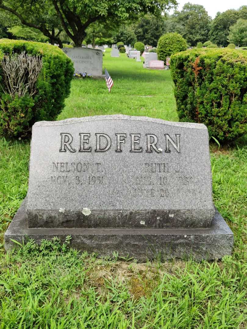 Ruth J. Redfern's grave. Photo 1