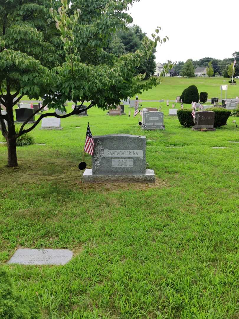 Dorothy Antoinette Amato Santacaterina's grave. Photo 2