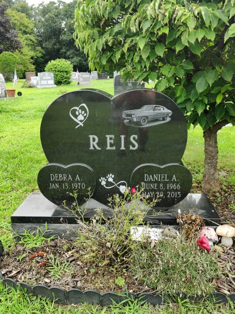 Daniel A. Reis's grave. Photo 1