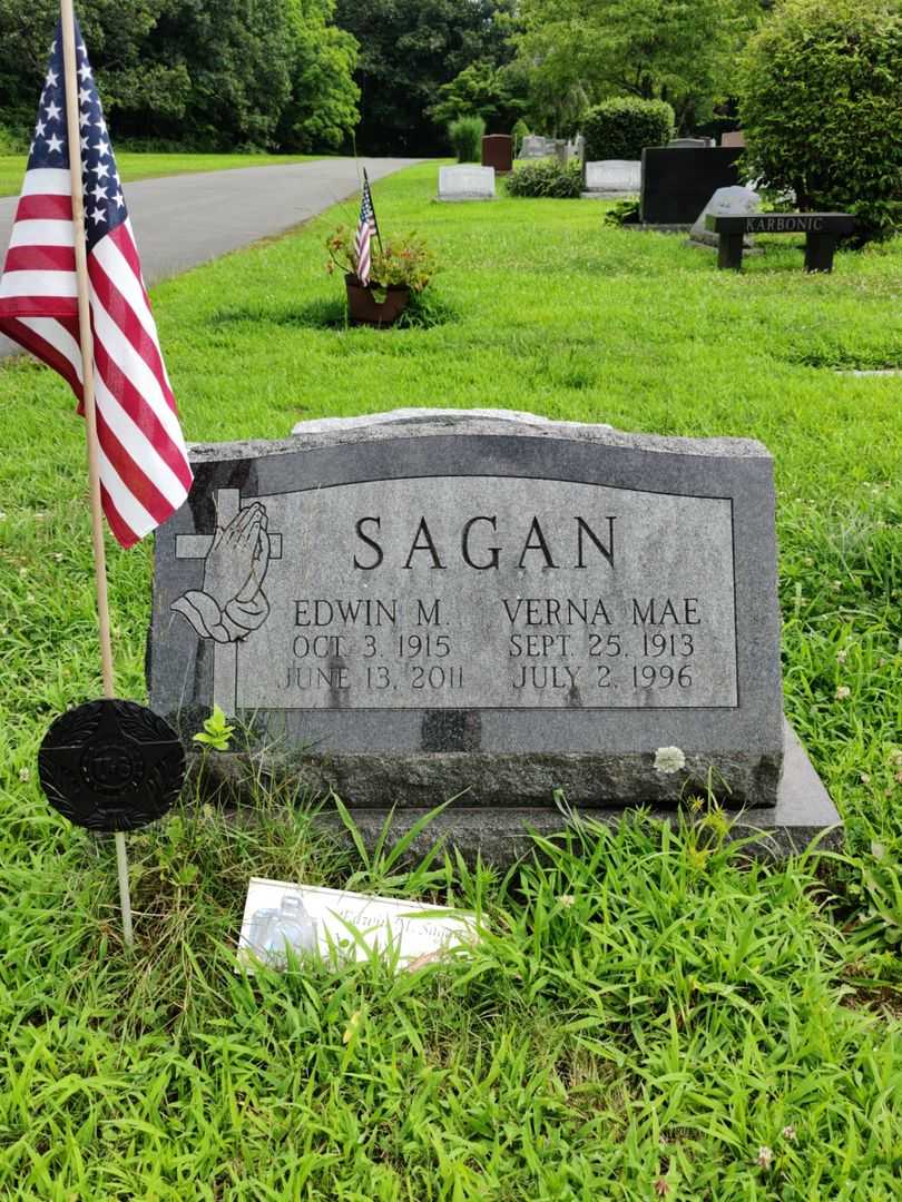 Edwin M. Sagan's grave. Photo 1