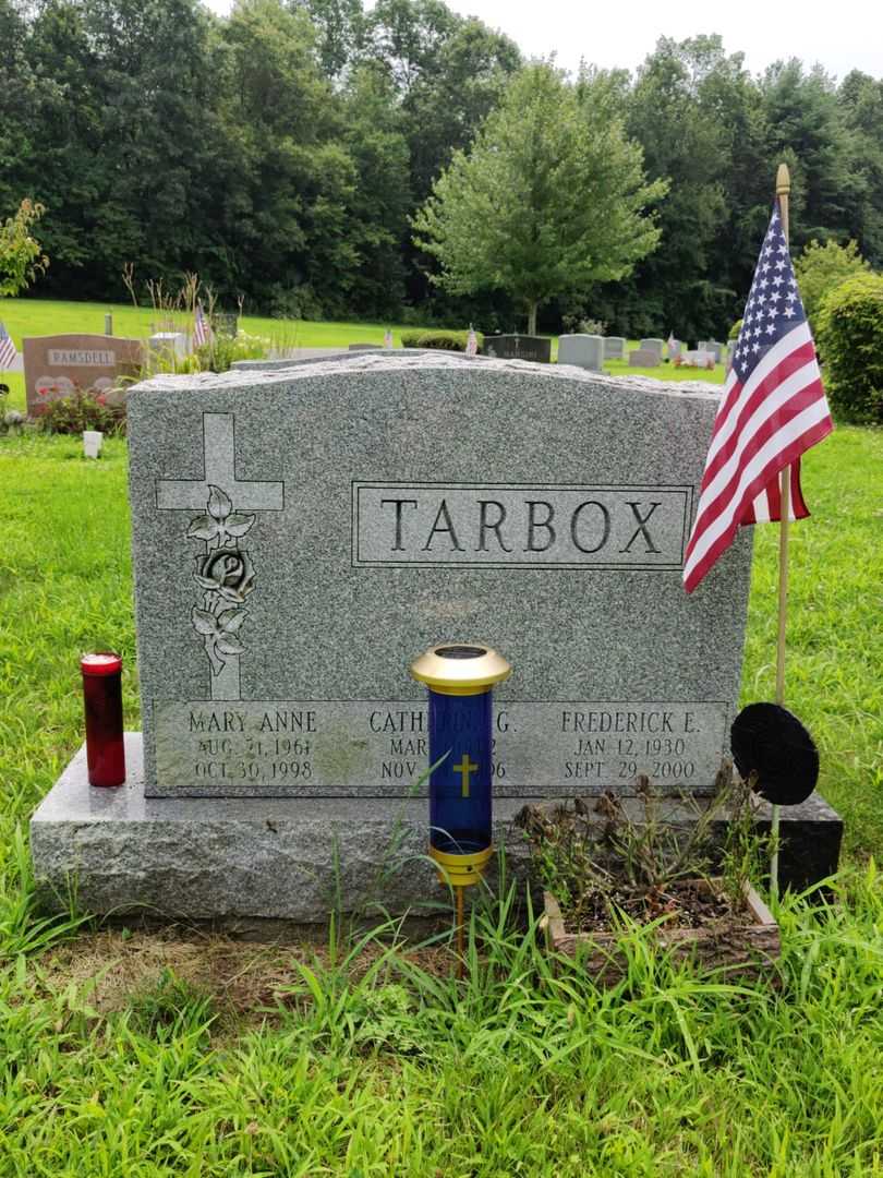 Frederick Elwood Tarbox's grave. Photo 1