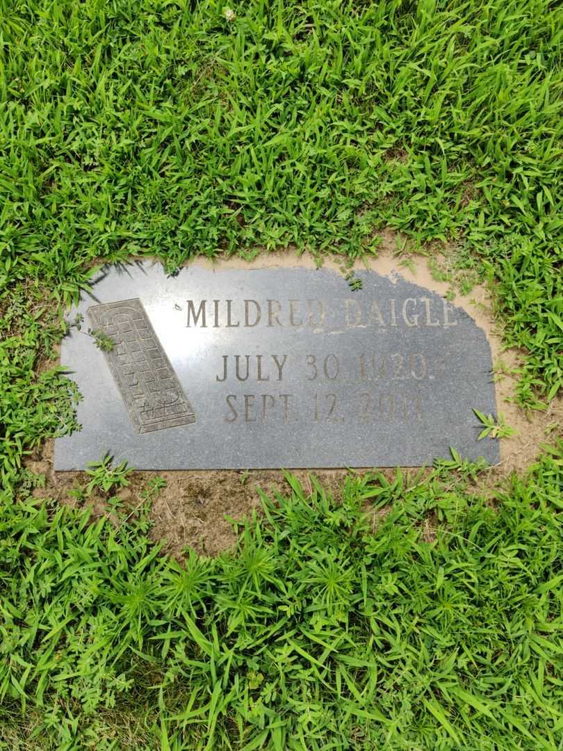 Mildred Daigle's grave. Photo 4