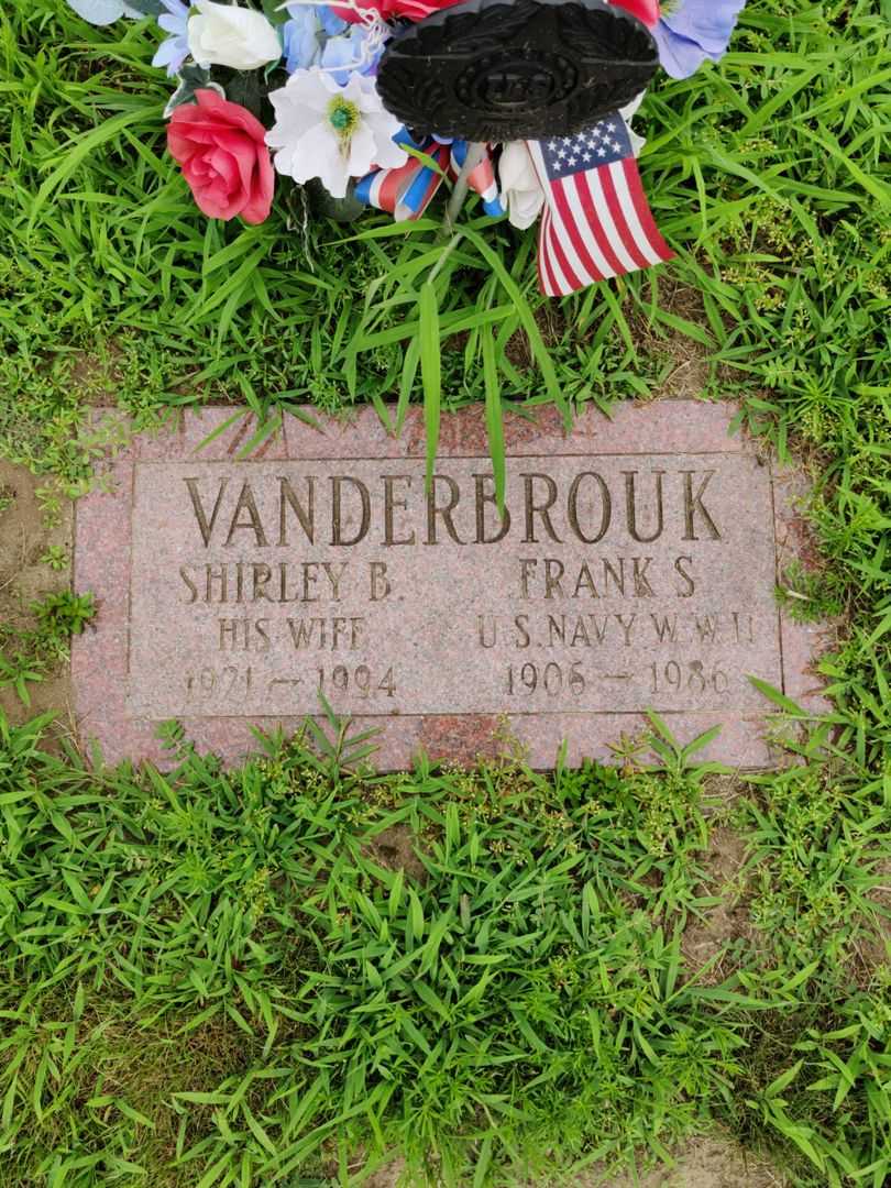Frank S. Vanderbrouk's grave. Photo 1