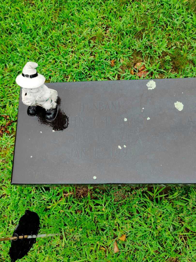 Baby Boy D`Arcy's grave. Photo 3